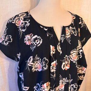 Croft & Barrow Top Plus Size 1X Black Floral Cap Sleeve Pintucked Career Tunic